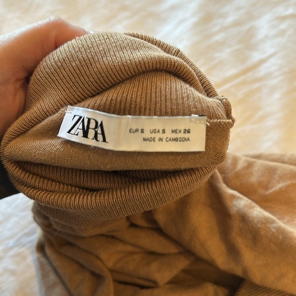 Zara knit short sleeve sweater. Size S​​​​​ - Picture 2 of 2